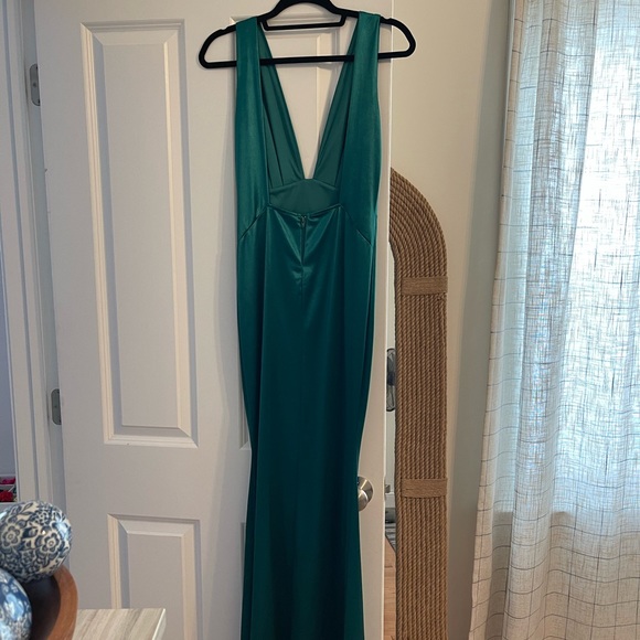 Windsor Green Formal Dress - Picture 3 of 6